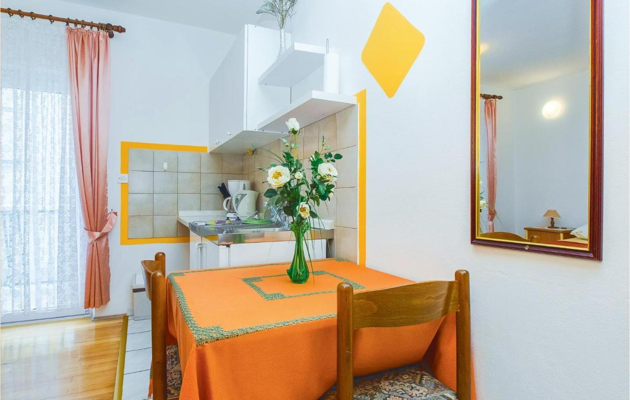 Lovely Apartment In Omis With Kitchenette Екстериор снимка