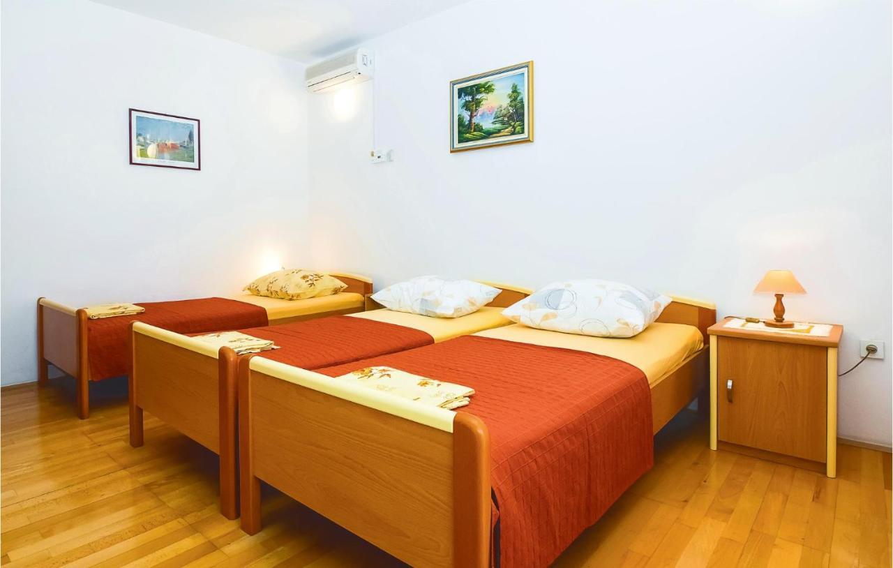 Lovely Apartment In Omis With Kitchenette Екстериор снимка