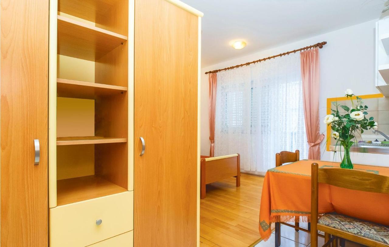 Lovely Apartment In Omis With Kitchenette Екстериор снимка
