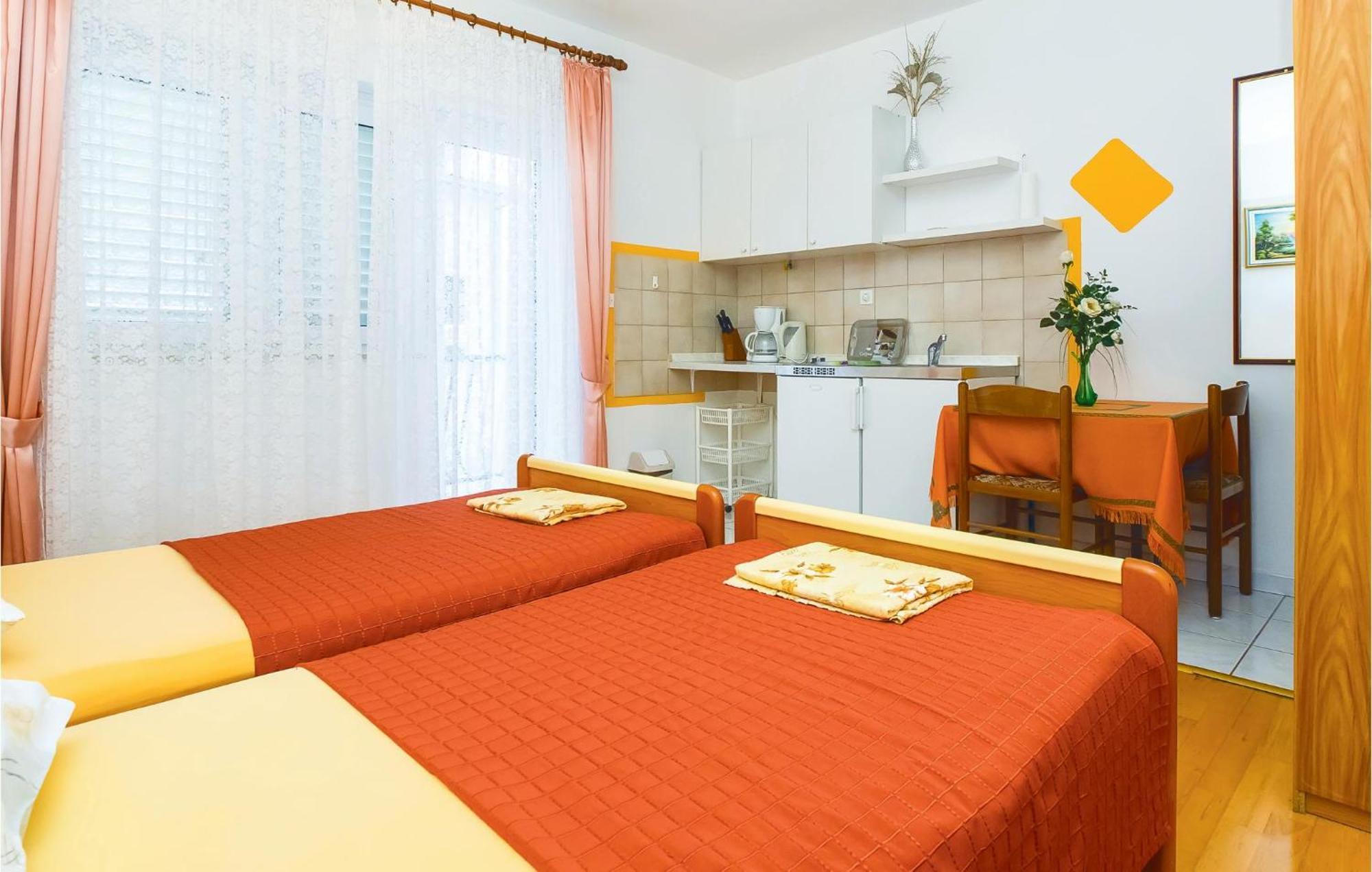 Lovely Apartment In Omis With Kitchenette Екстериор снимка