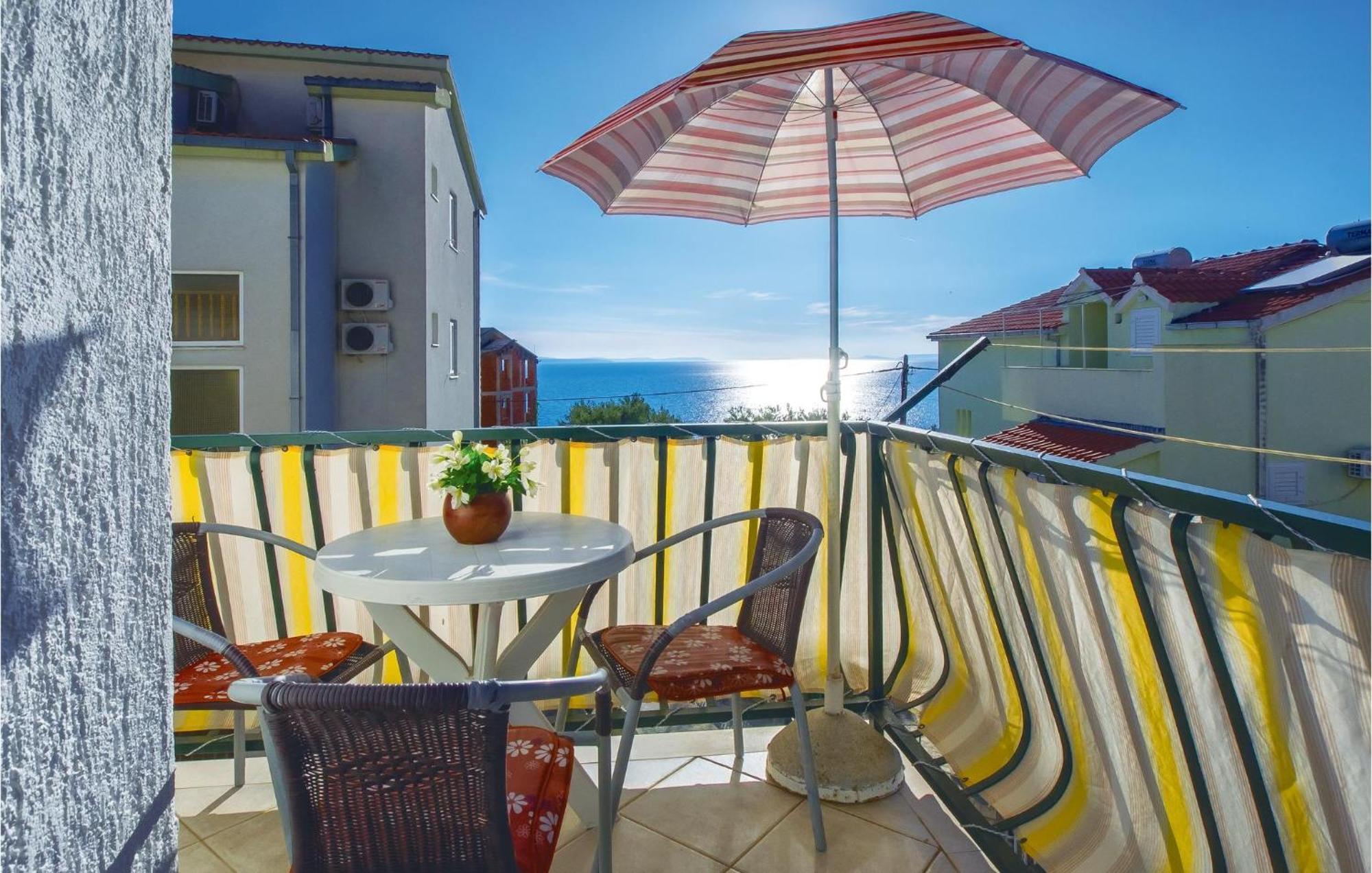Lovely Apartment In Omis With Kitchenette Екстериор снимка